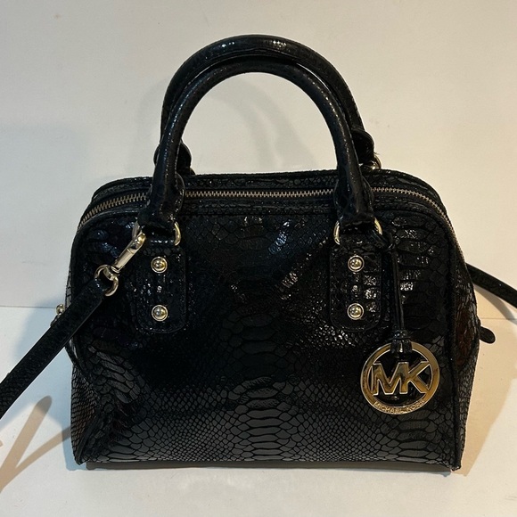 Michael Kors Black Snakeskin Croc Embossed crossbody - Picture 2 of 10